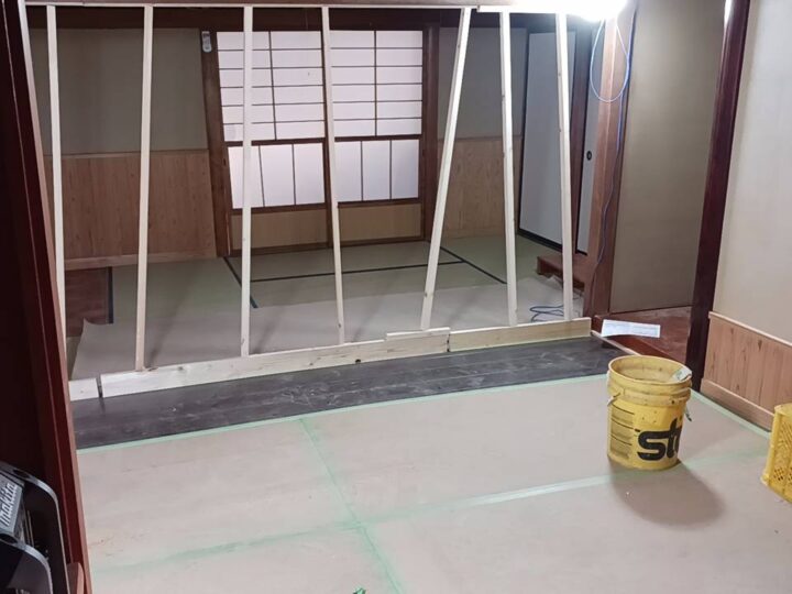 フローリング接地後仮止め