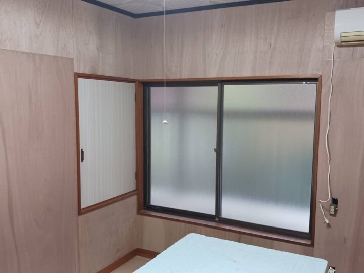 洋室ベニヤ突き付け